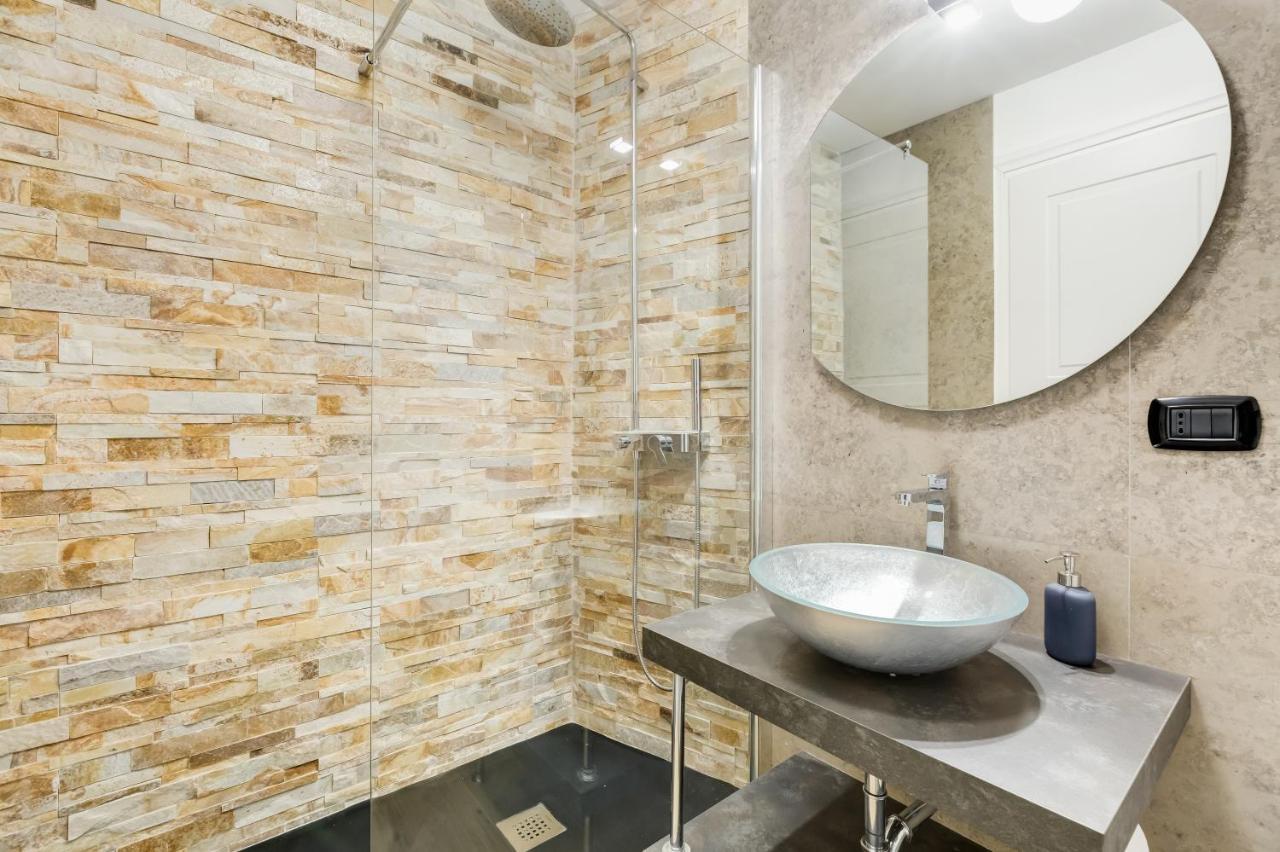 Bmga L Glam Industrial 3-Bed Apartment In Termini Róma Kültér fotó